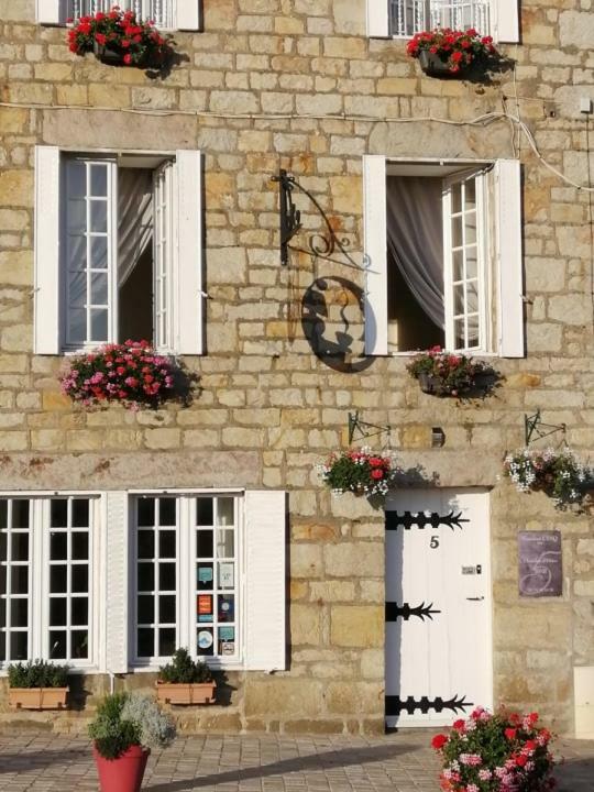 Numero CINQ Domfront  Extérieur photo